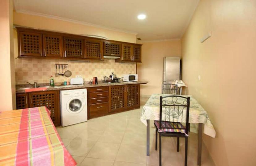 Appartement Elegant Et Climatise Au Centre Avec Terrasse - Proche Plage Et Attractions ! طنجة المظهر الخارجي الصورة