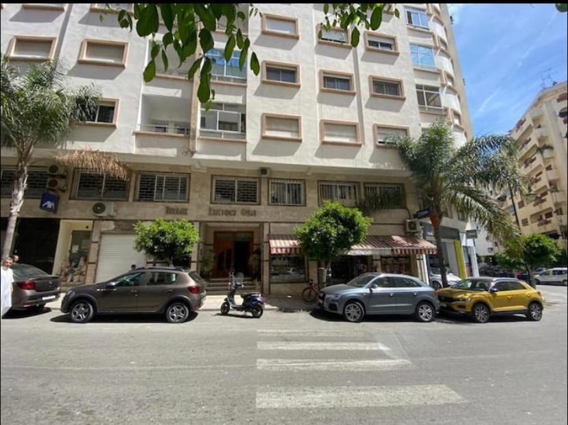 Appartement Elegant Et Climatise Au Centre Avec Terrasse - Proche Plage Et Attractions ! طنجة المظهر الخارجي الصورة