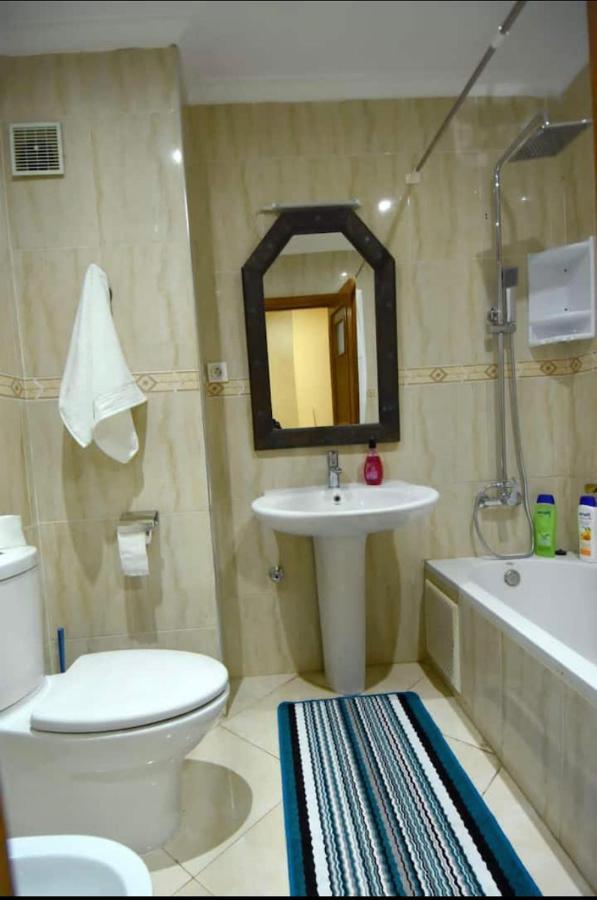 Appartement Elegant Et Climatise Au Centre Avec Terrasse - Proche Plage Et Attractions ! طنجة المظهر الخارجي الصورة