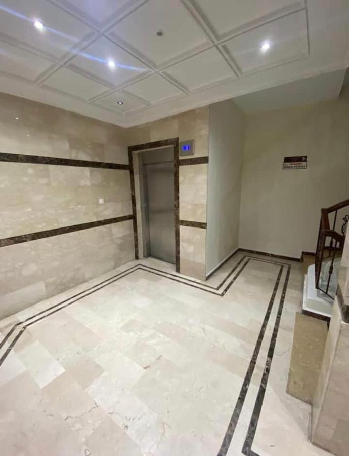 Appartement Elegant Et Climatise Au Centre Avec Terrasse - Proche Plage Et Attractions ! طنجة المظهر الخارجي الصورة